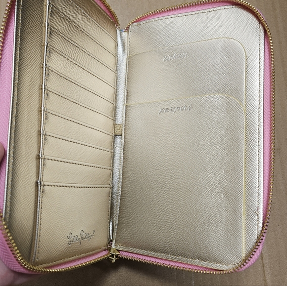 Lilly Pulitzer Tropical Travel Passport Wallet Wristlet Chick Magnet Zip Up - Picture 4 of 7